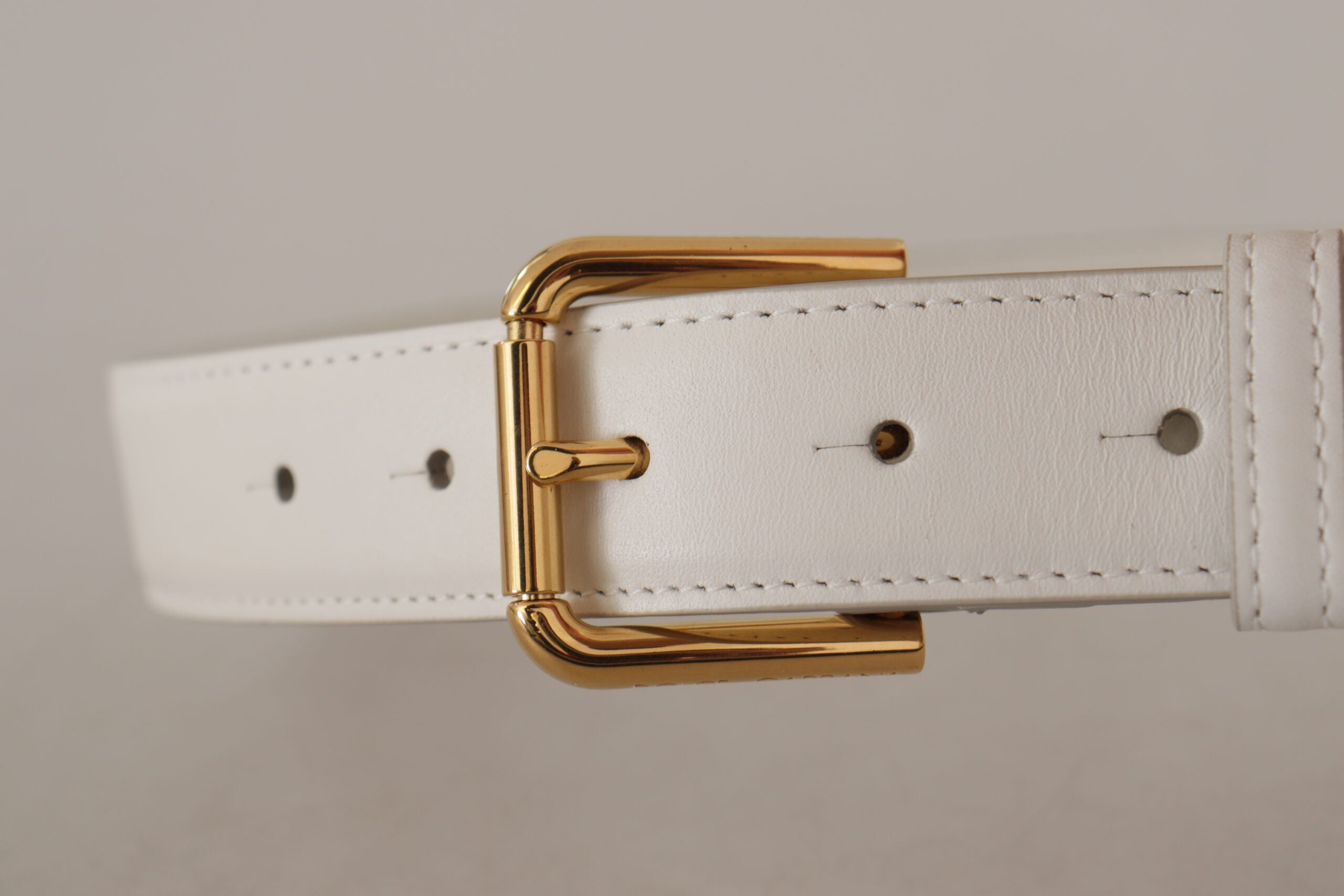 Dolce & Gabbana Weißes Kalbsleder Goldfarbenes Logo Metallschnalle Gürtel