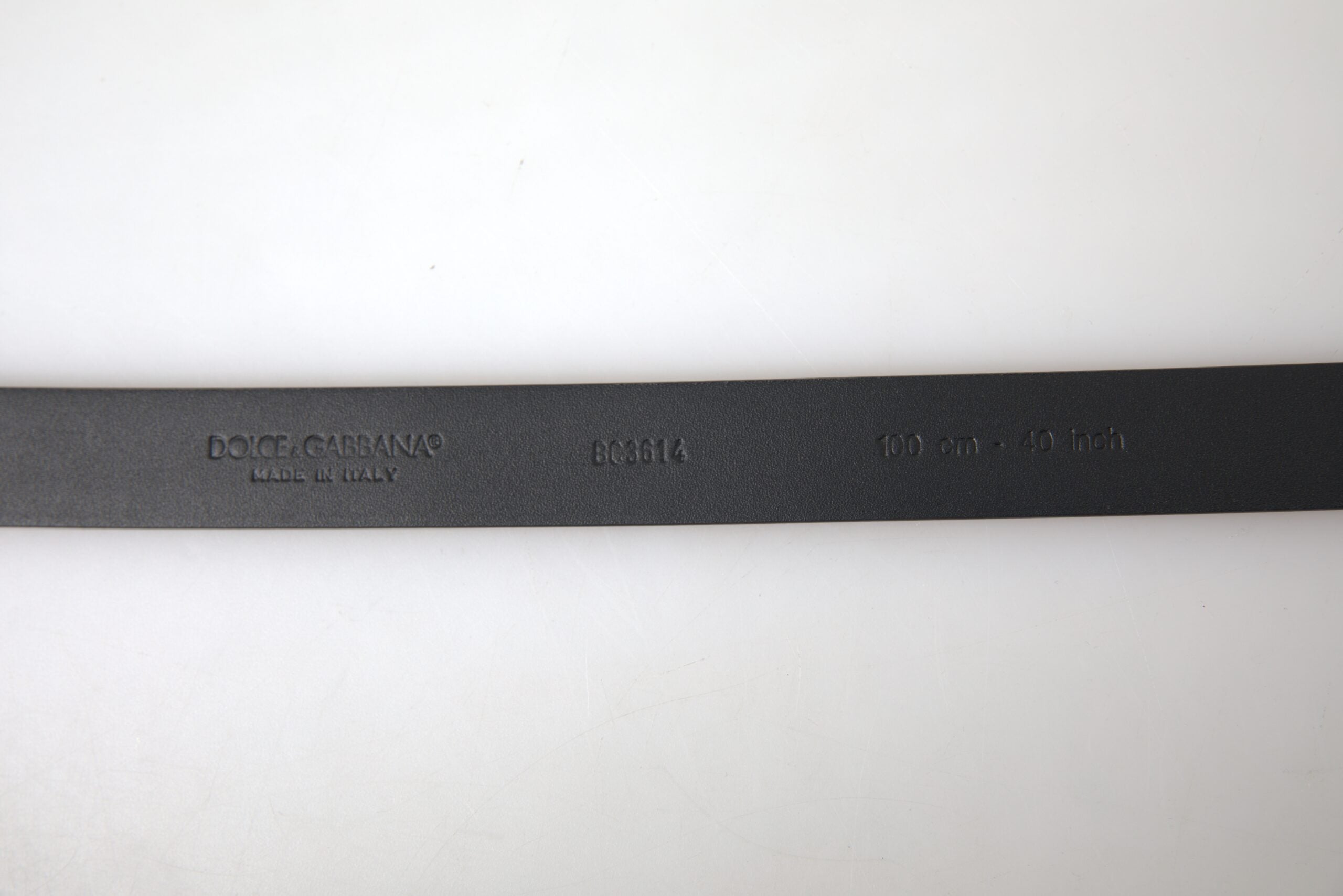 Dolce & Gabbana Bordeauxfarbener Ledergürtel mit silberner Metallschnalle