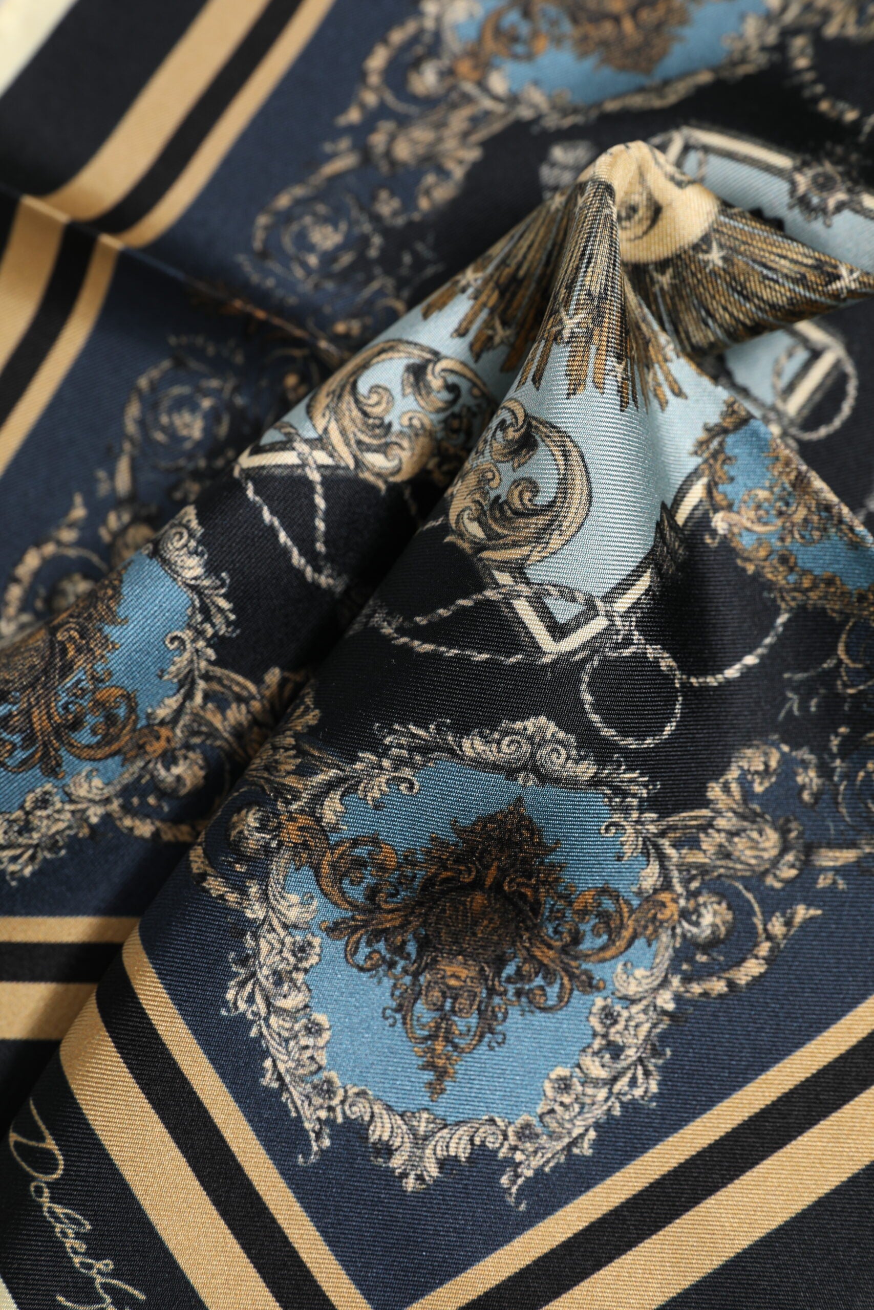 Dolce & Gabbana Multicolor Kaschmir Quadrat Männer Foulard Schal