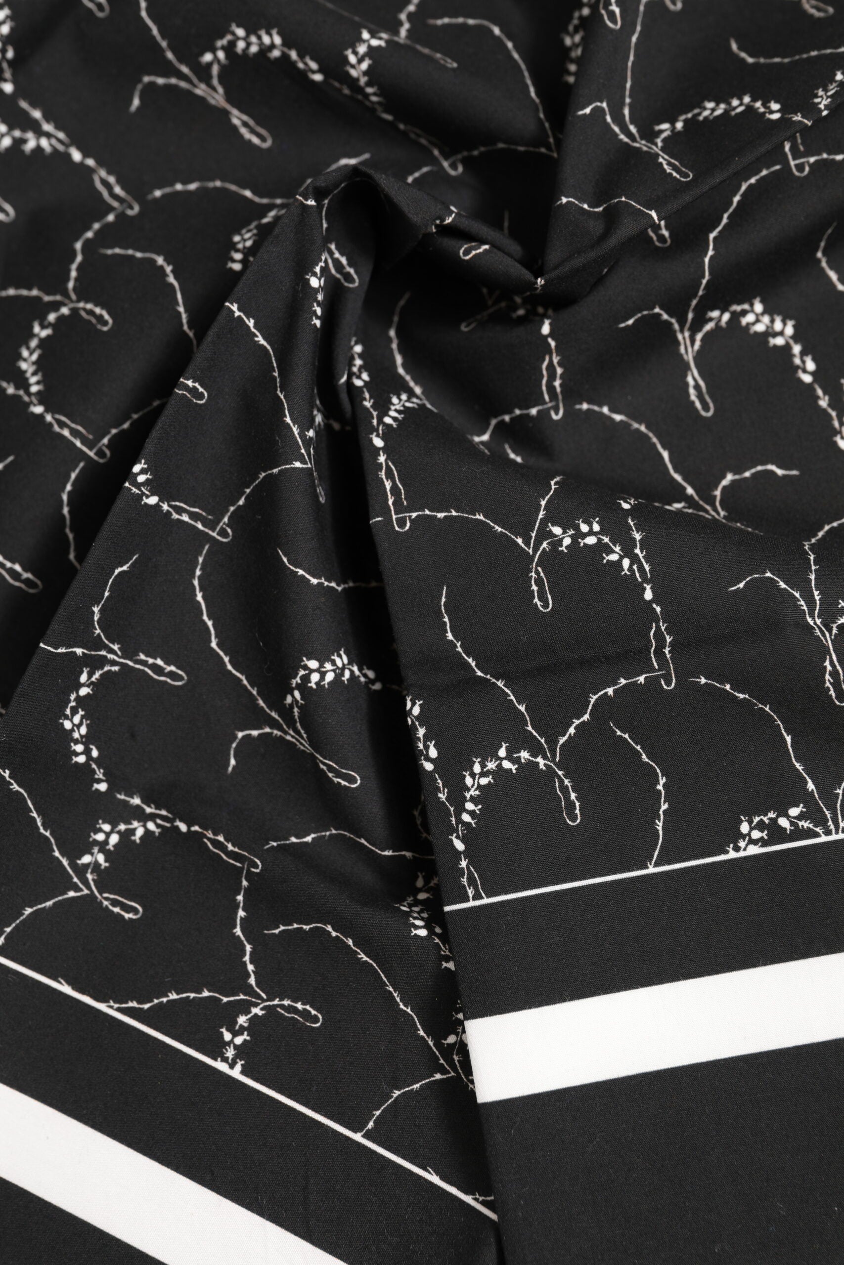 Dolce & Gabbana Schwarz Weiß Gedruckt Quadratisch Männer Foulard Schal
